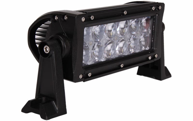 Barre LED spot 36W 4D 190mm vue trois-quarts éteinte montrant boîtier aluminium et leds