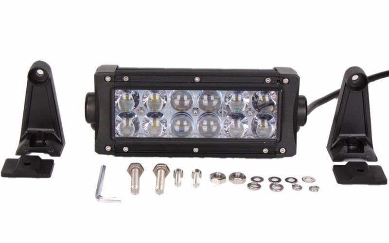 Barre LED auto 36W 12 leds 4D avec kit de montage complet vis supports et rondelles