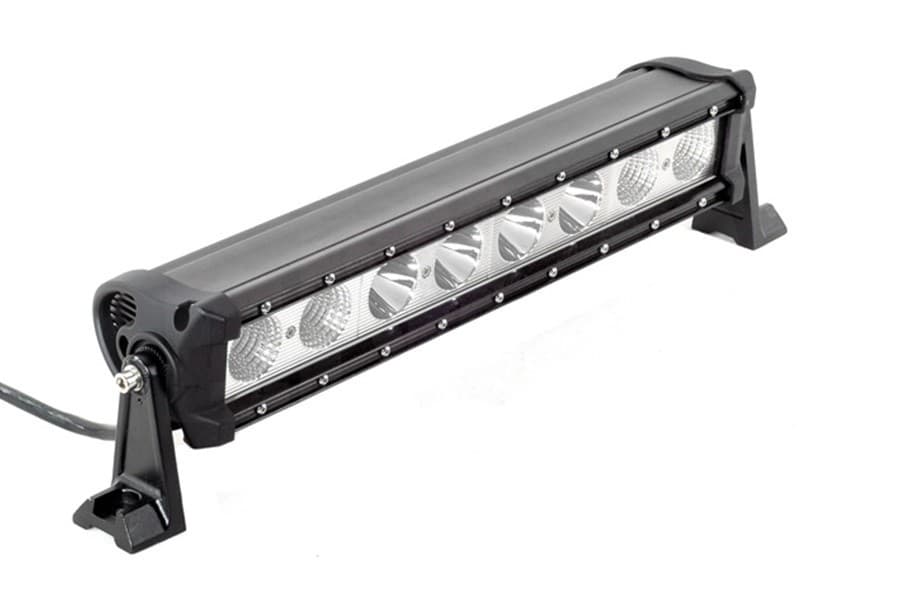 Rampe LED 4x4 80W 8 LEDs vue de trois quarts arrière, boîtier alu noir 460mm pour véhicule tout-terrain